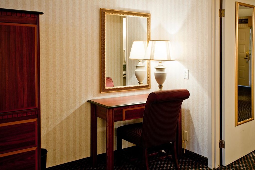 Hotel Embassy By Hilton Detroit - Livonia/novi