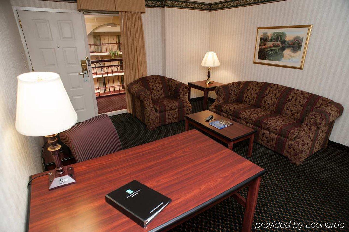 Embassy By Hilton Detroit - Livonia/novi 4*