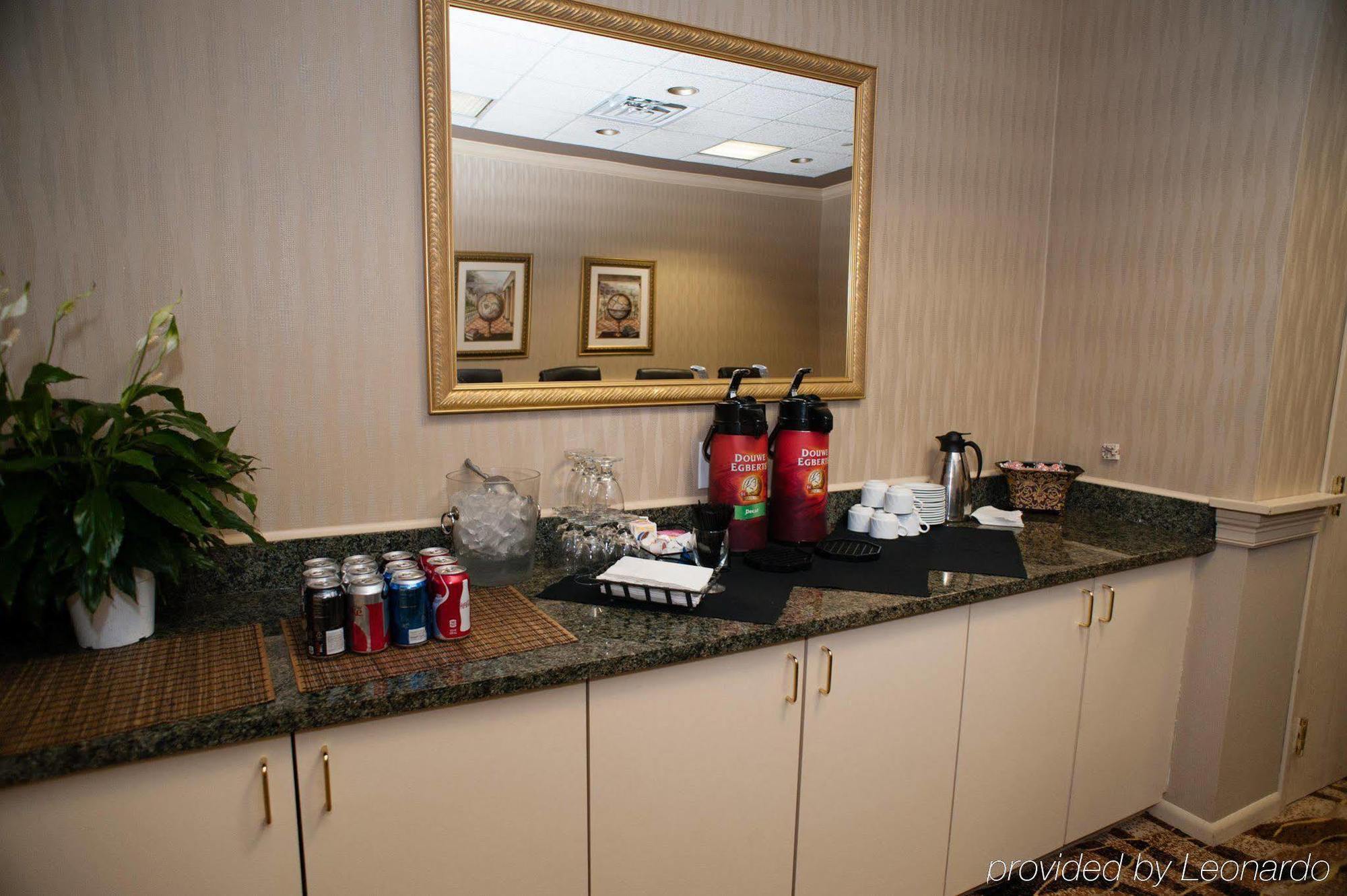 Embassy By Hilton Detroit - Livonia/novi 4*